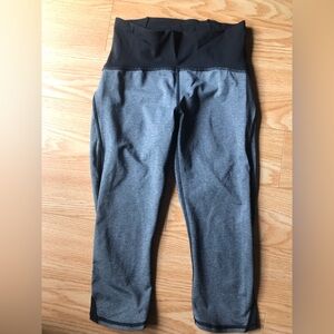 Women’s Cropped LuLuLemon pants. High waist 6